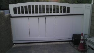 D004 - Homeowner - Wood Sliding Gate With Vinyl 02