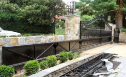 D006 – Ornamental Steel Sliding Gate with Arched Top – 01