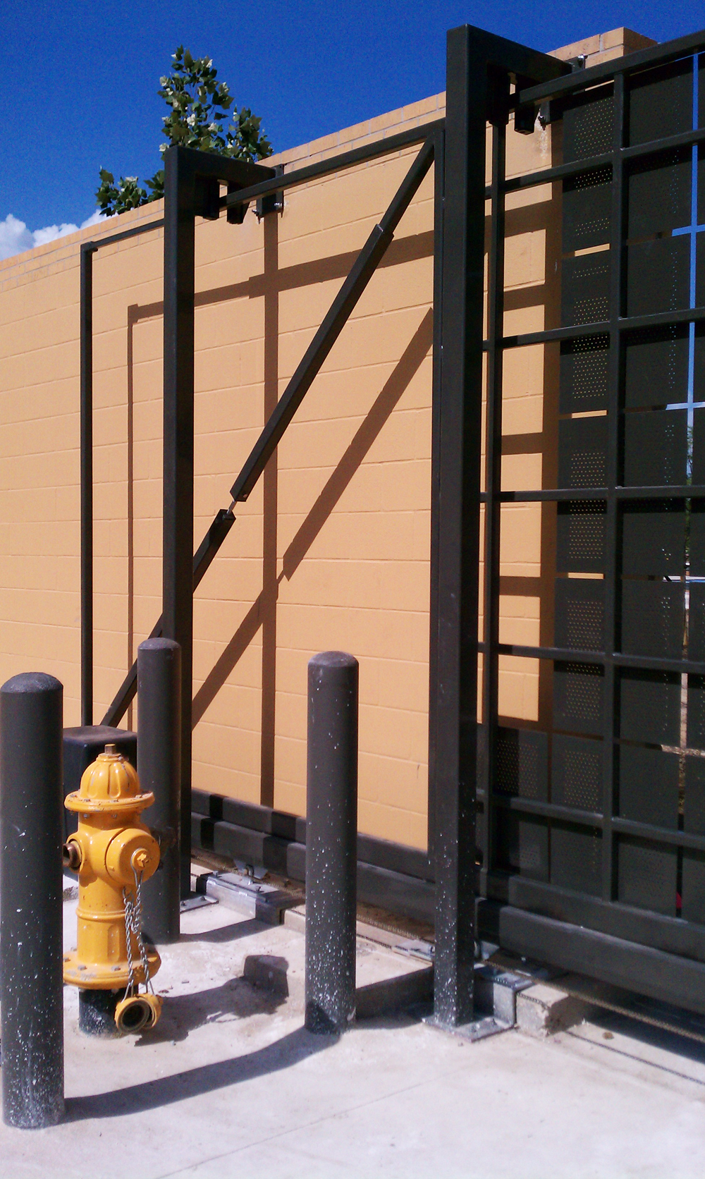 D008 Steel Sliding Gate with Flat Top 03