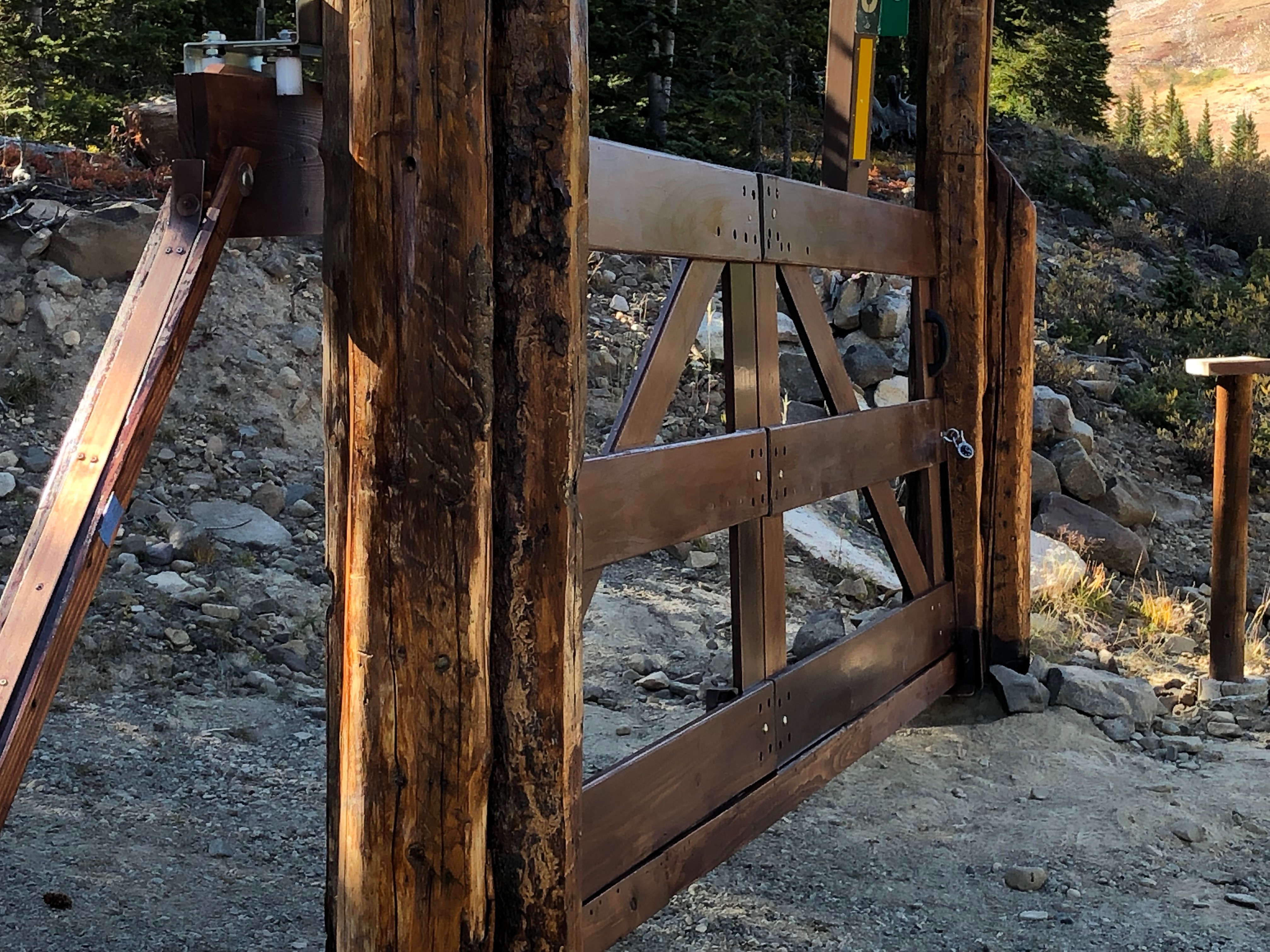 D133 Wood Cantilever Sliding Gate