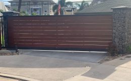 Outside picture of cantilever sliding gate